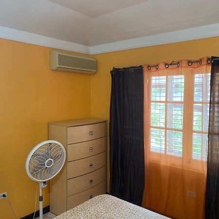 Finest Accommodation Renfrew Place 4-12 Renfrew Rd 2 Bedroom 2 Bat Apt # 15 New Kinston Jamaica Kingston Exterior photo