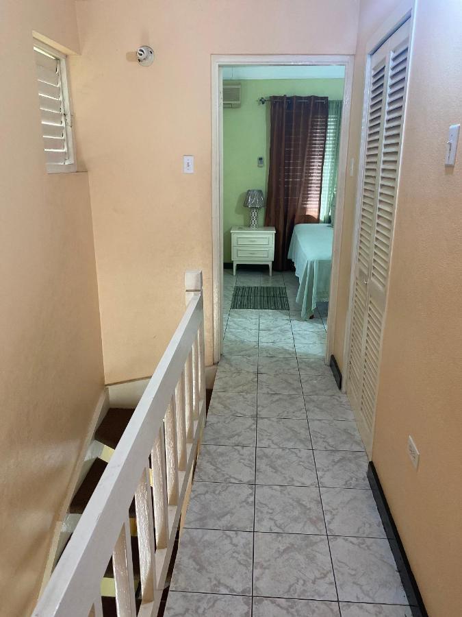 Finest Accommodation Renfrew Place 4-12 Renfrew Rd 2 Bedroom 2 Bat Apt # 15 New Kinston Jamaica Kingston Exterior photo