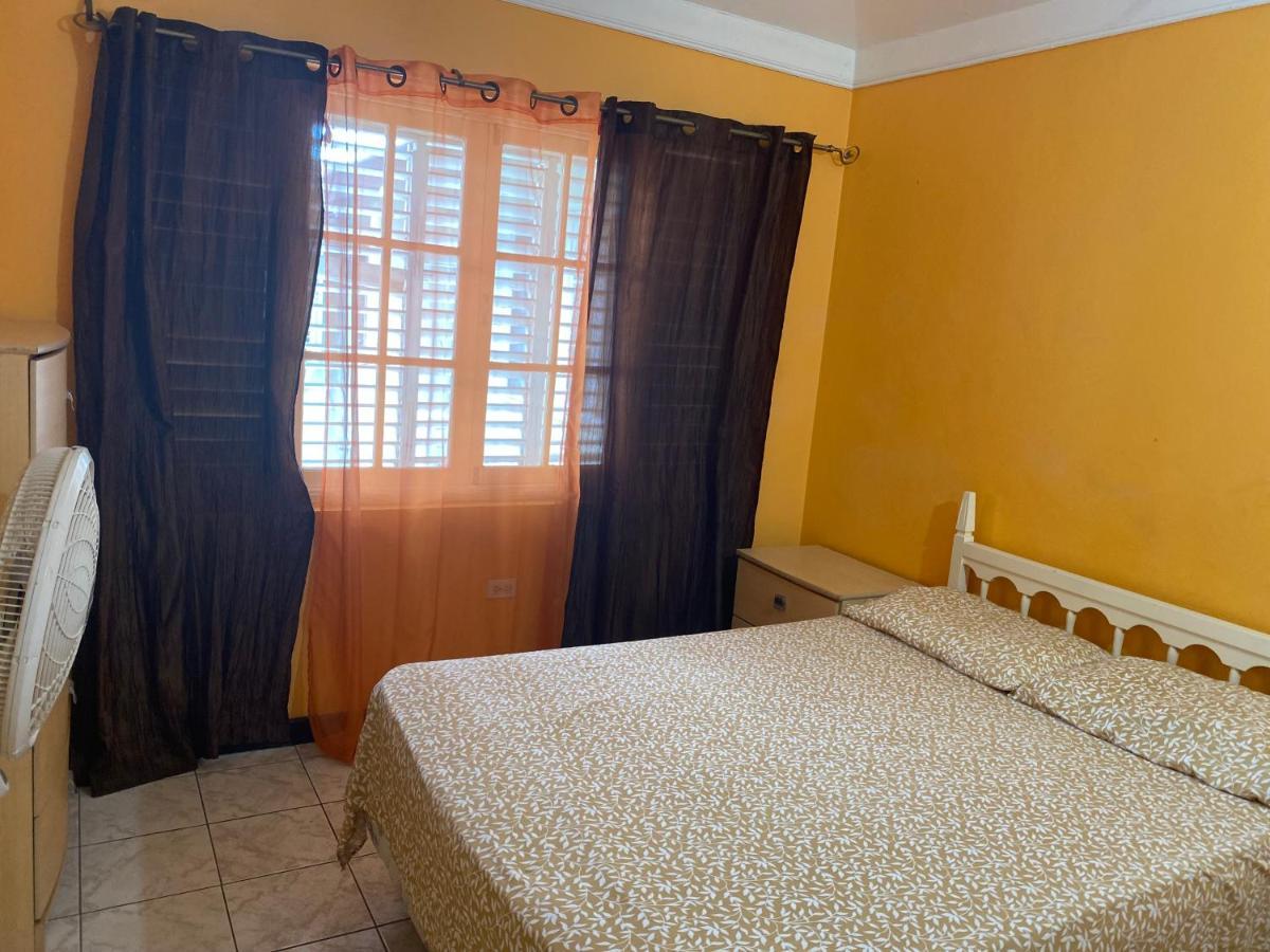 Finest Accommodation Renfrew Place 4-12 Renfrew Rd 2 Bedroom 2 Bat Apt # 15 New Kinston Jamaica Kingston Exterior photo